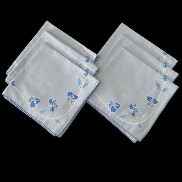 Lot of 6 Cloth Napkins Blue Floral  17.5" x 17" Dining Luncheon - Picture 1 of 4